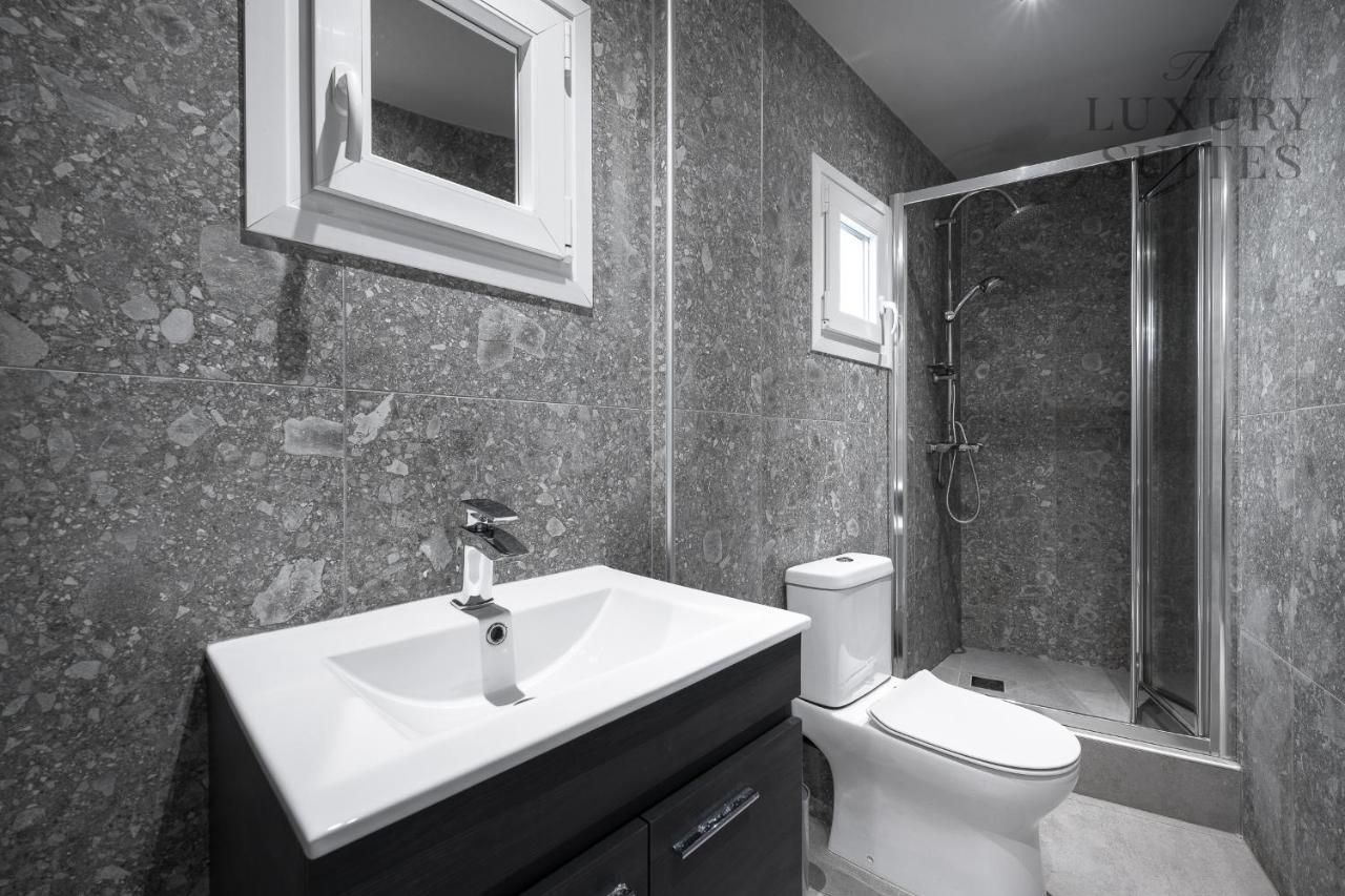Upper Floor, The Luxury Suites เทสซาโลนิกิ ภายนอก รูปภาพ